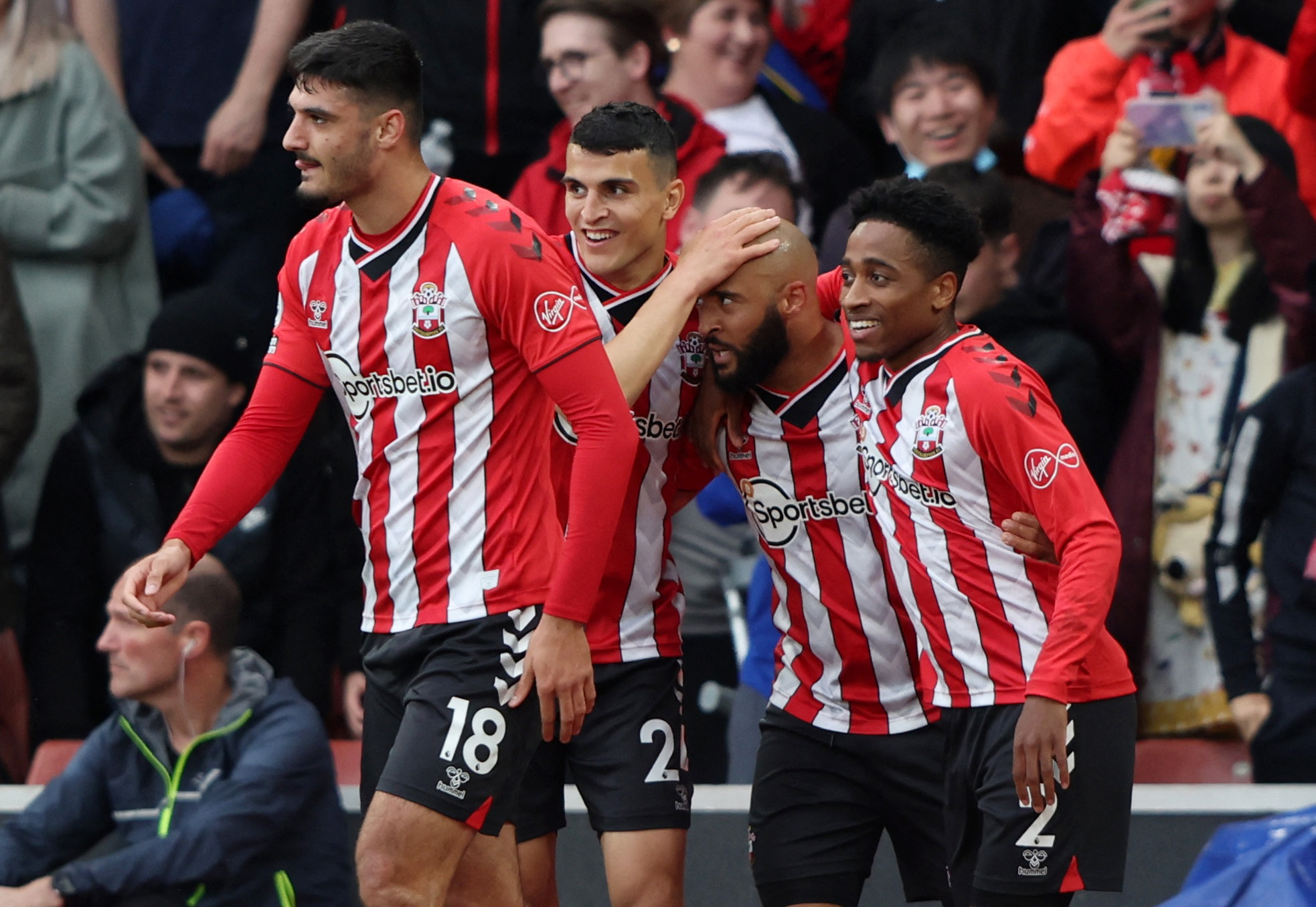 英超赛程提醒：切尔西对阵曼联,（英超赛程预告：切尔西对决曼联）