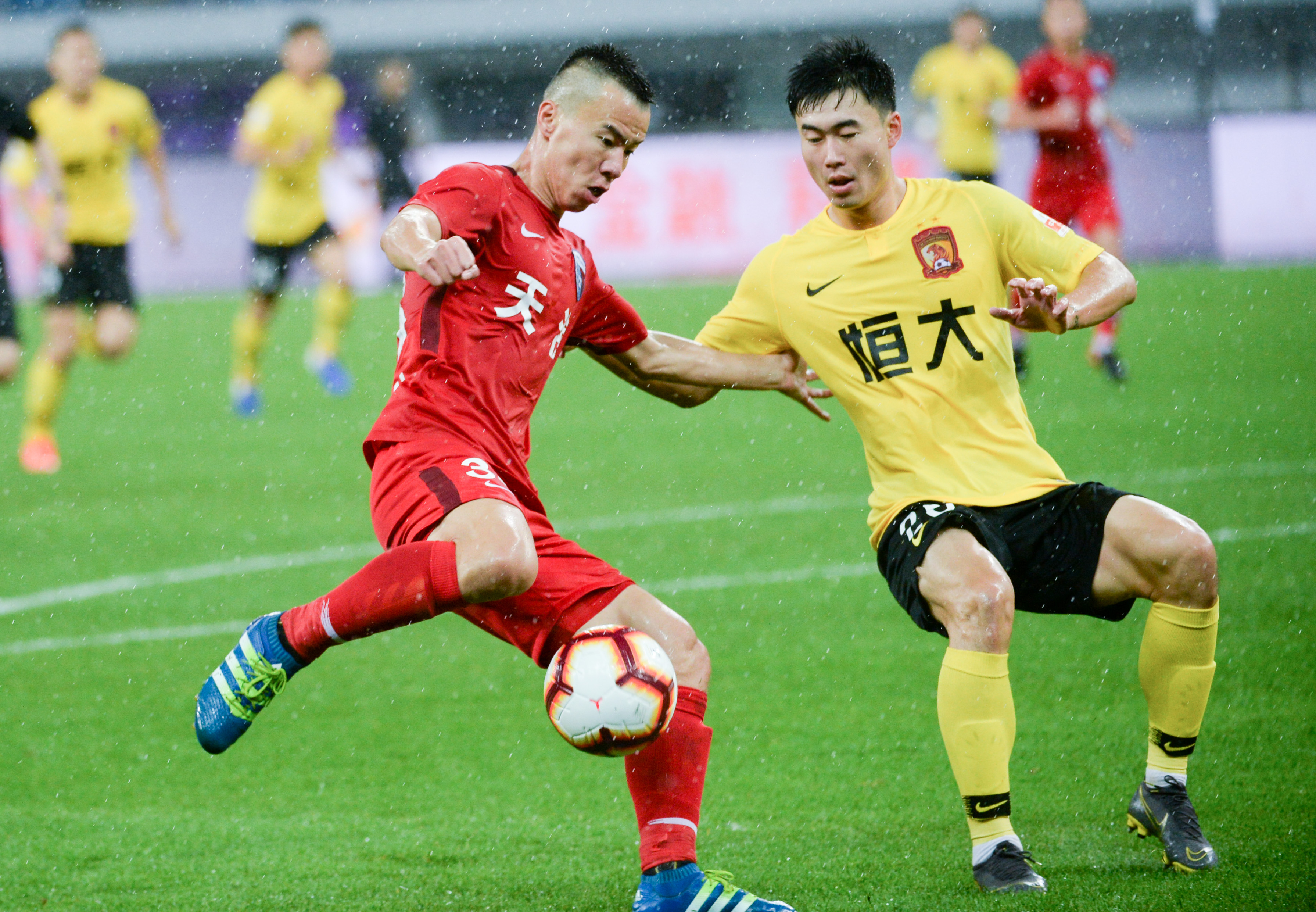 火力凶猛！本赛季欧冠拜仁进球并列最多，击中门框次数最多（火力全开！拜仁本季欧冠进球并列第一，中框次数居首）