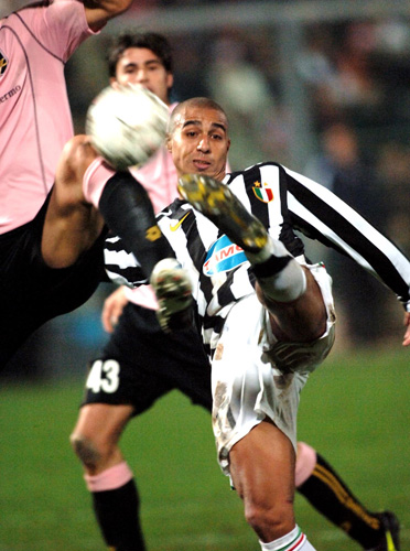 皮克：巴萨是所有冠军的有力竞争者，包括欧冠冠军（皮克：巴萨有实力角逐所有冠军，欧冠也不例外）