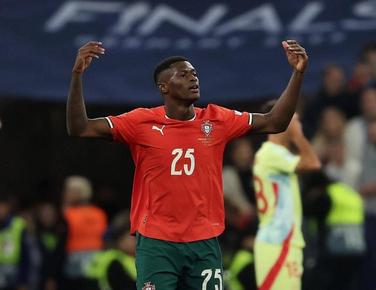 邵佳一将放弃绝大多数30岁以上老将：超10名国脚面临选择！（邵佳一或大幅弃用30岁以上老将，十余名国脚将面临去留抉择）