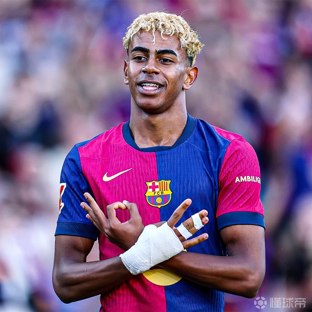 印媒：梅西混乱中尝试绕场一周，但他完全被官员及保镖包围（印媒：骚乱中梅西欲绕场一周，却被官员和保镖团团围住）