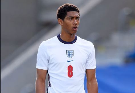 上一次对阵安哥拉：梅西斯卡洛尼替补登场，阿亚拉百场（上回交锋安哥拉：梅西、斯卡洛尼替补亮相，阿亚拉完成百场里程碑）