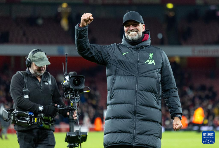 很明显，哈维＞哈维阿隆索[祈祷][good] 拉...（显而易见：哈维比哈维阿隆索更强[祈祷][good]...）