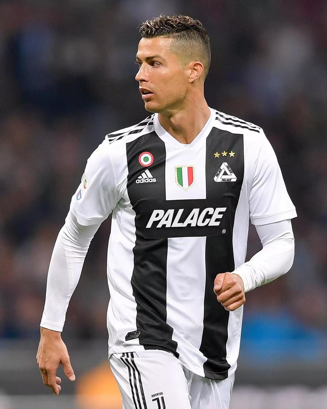 上海海港火力全开豪取三连胜（上海海港攻势如虹，连下三城）