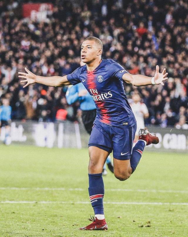 一场2-0让西甲争冠格局大乱，大黑马豪取6连胜，只落后皇马1分（2-0搅乱西甲争冠格局，黑马豪取6连胜距皇马仅1分）