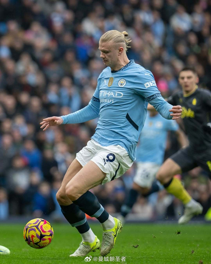 范佩西：温格是我的足球教父；弗格森的管理能力让人惊叹（范佩西：温格是我足球生涯的导师，弗格森的管理才华令人叹服）