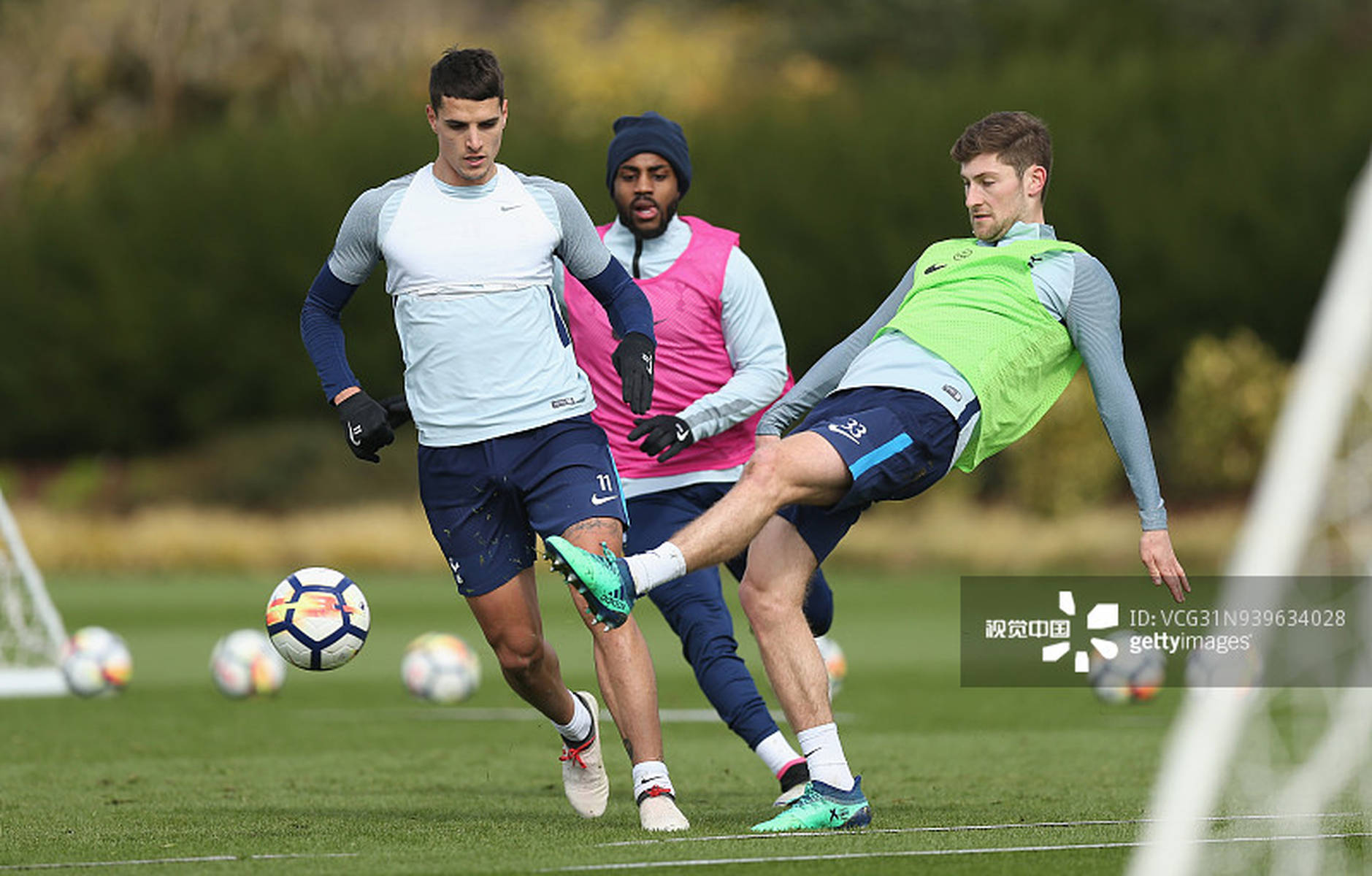 成都蓉城祝贺重庆铜梁龙成功冲超：我们携手展现西南足球风采（成都蓉城祝贺重庆铜梁龙升入中超：携手彰显西南足球力量）